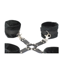 menottes-fourrure-bondage-sm-2.jpg